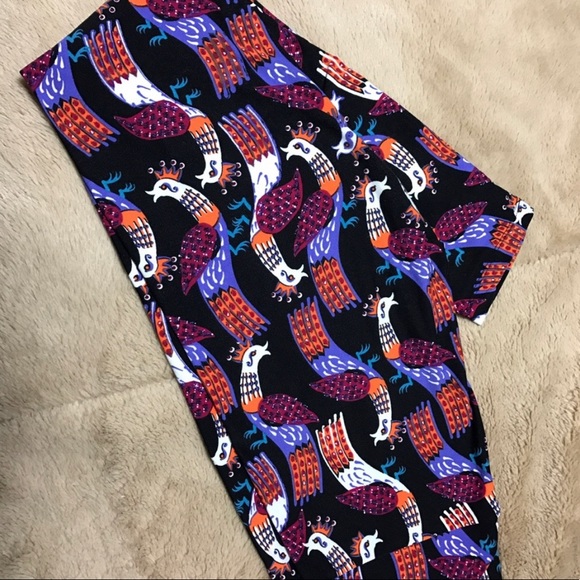 Bundle of 3 🆕 Leggings - Russian Nesting Dolls, Peacock, Geometric - Picture 3 of 4